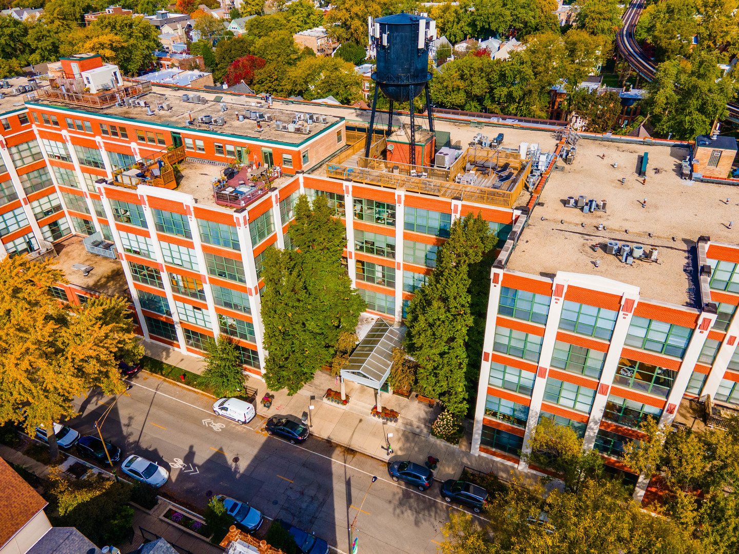 1800 W Roscoe Street Unit: 319