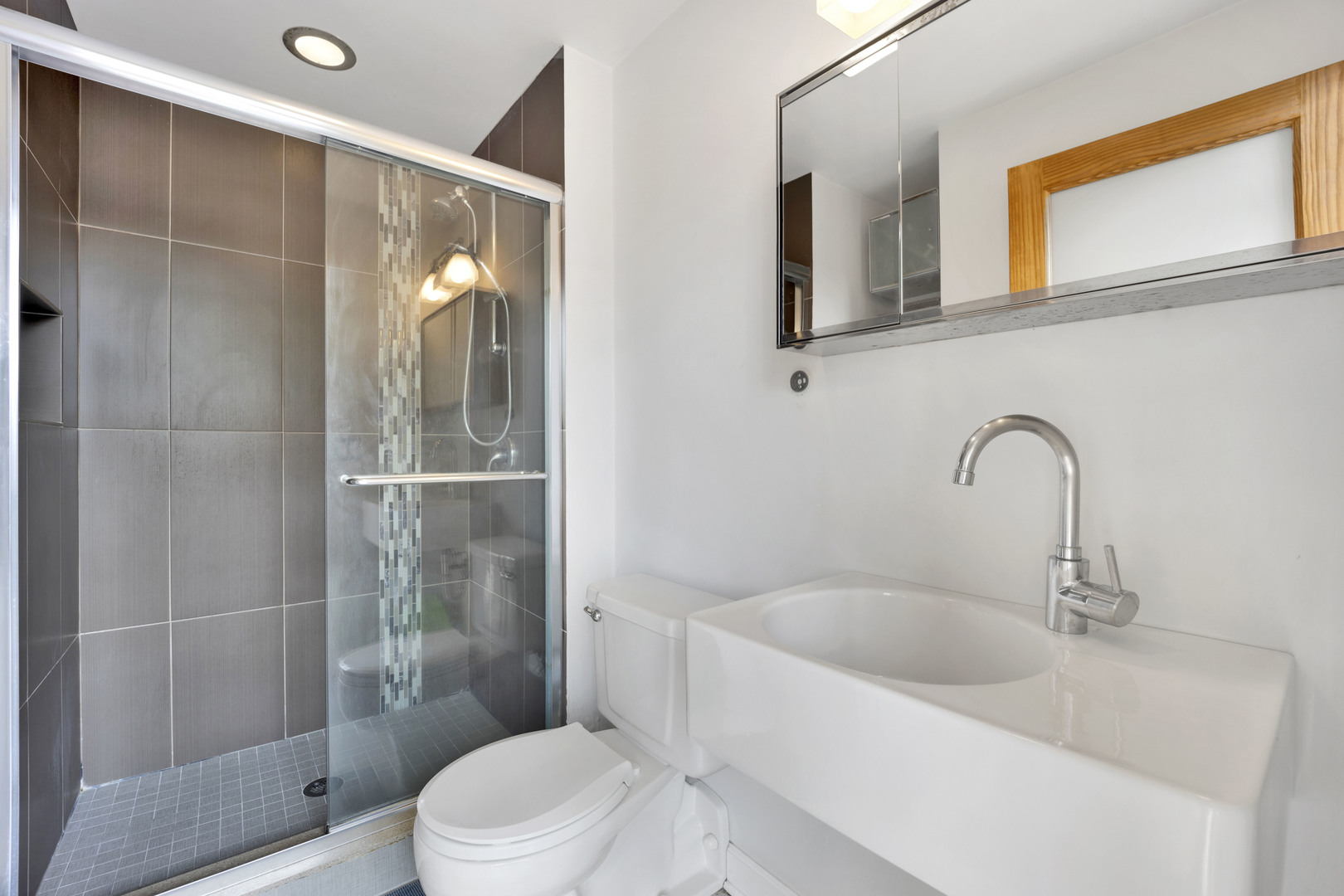 1800 W Roscoe Street Unit: 319