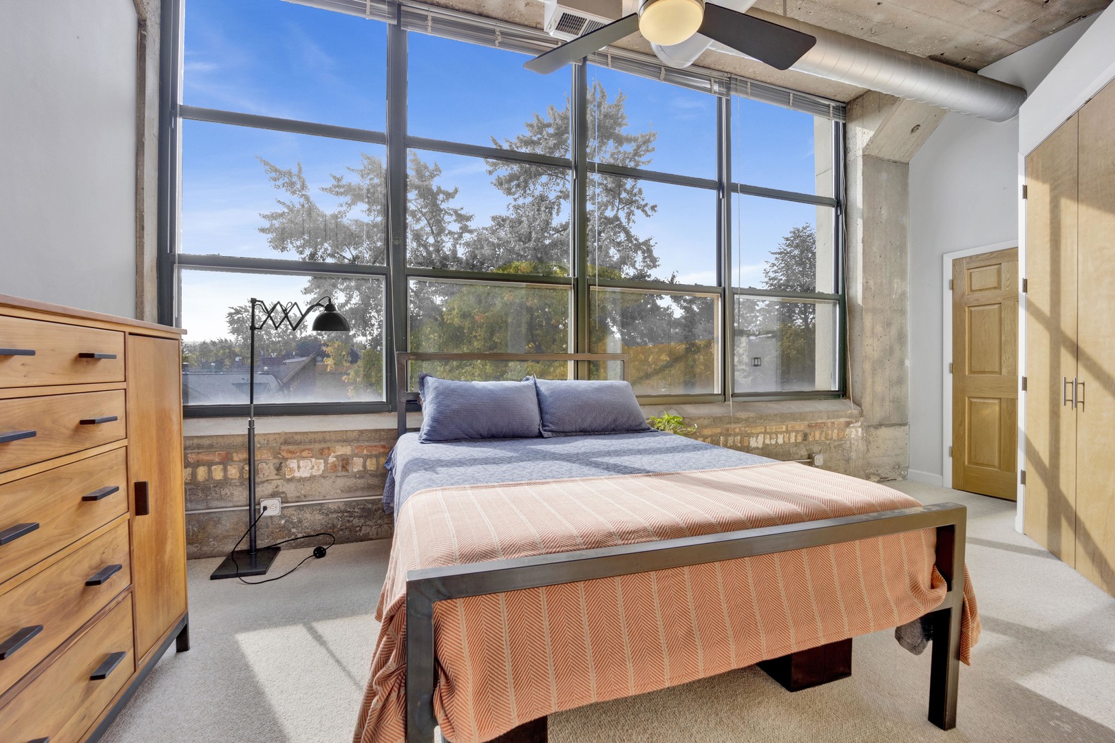 1800 W Roscoe Street Unit: 319