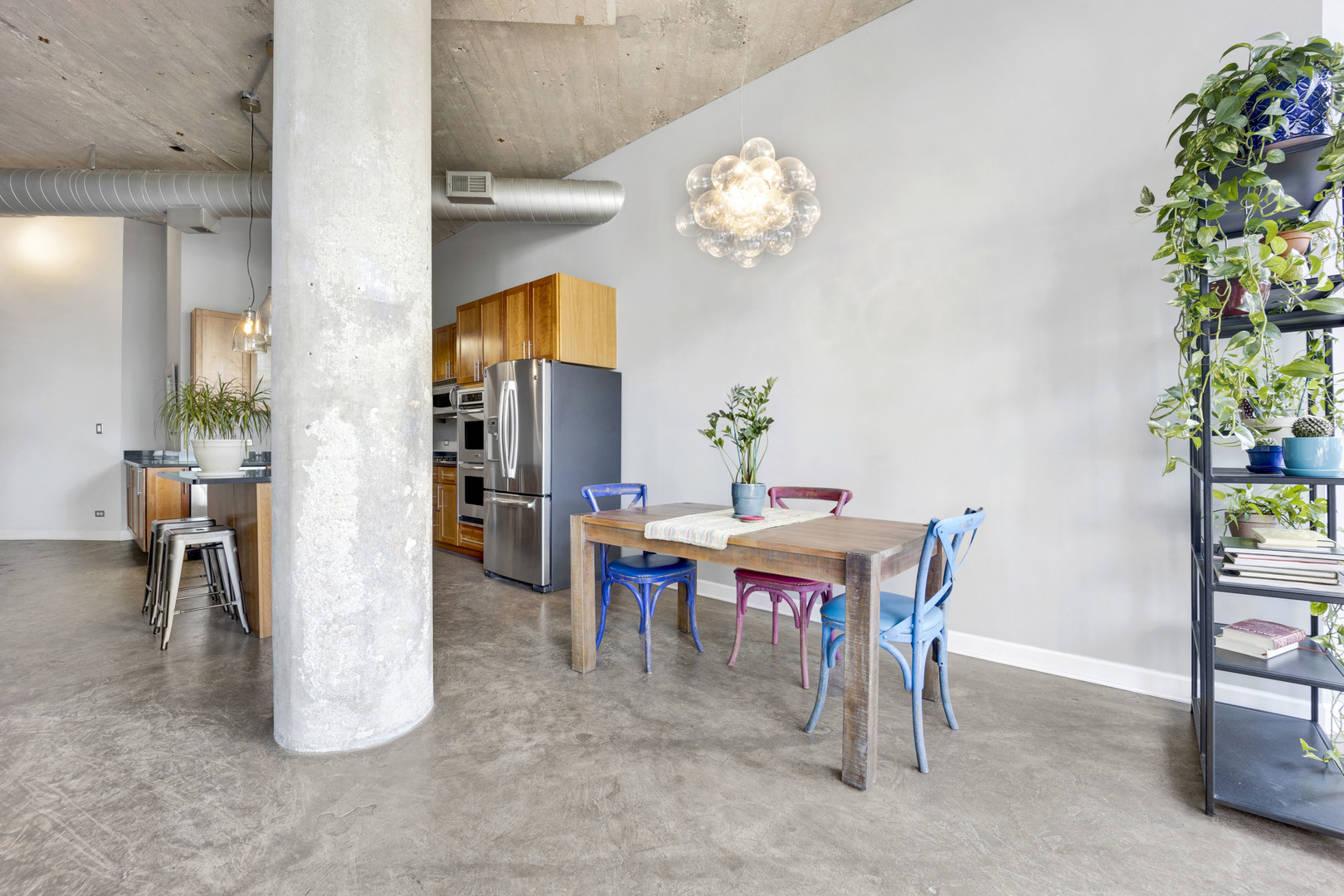 1800 W Roscoe Street Unit: 319
