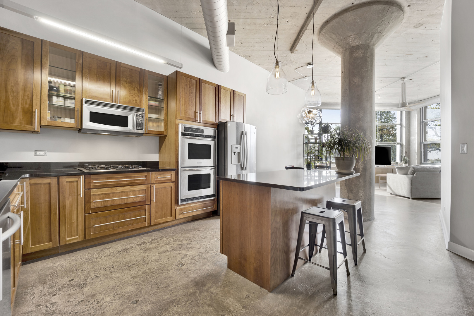 1800 W Roscoe Street Unit: 319