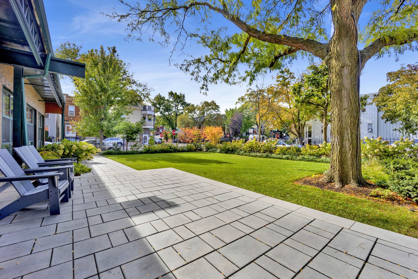 1800 W Roscoe Street Unit: 319