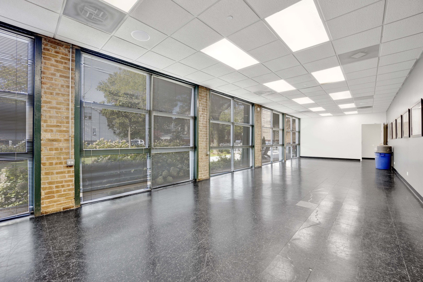 1800 W Roscoe Street Unit: 319