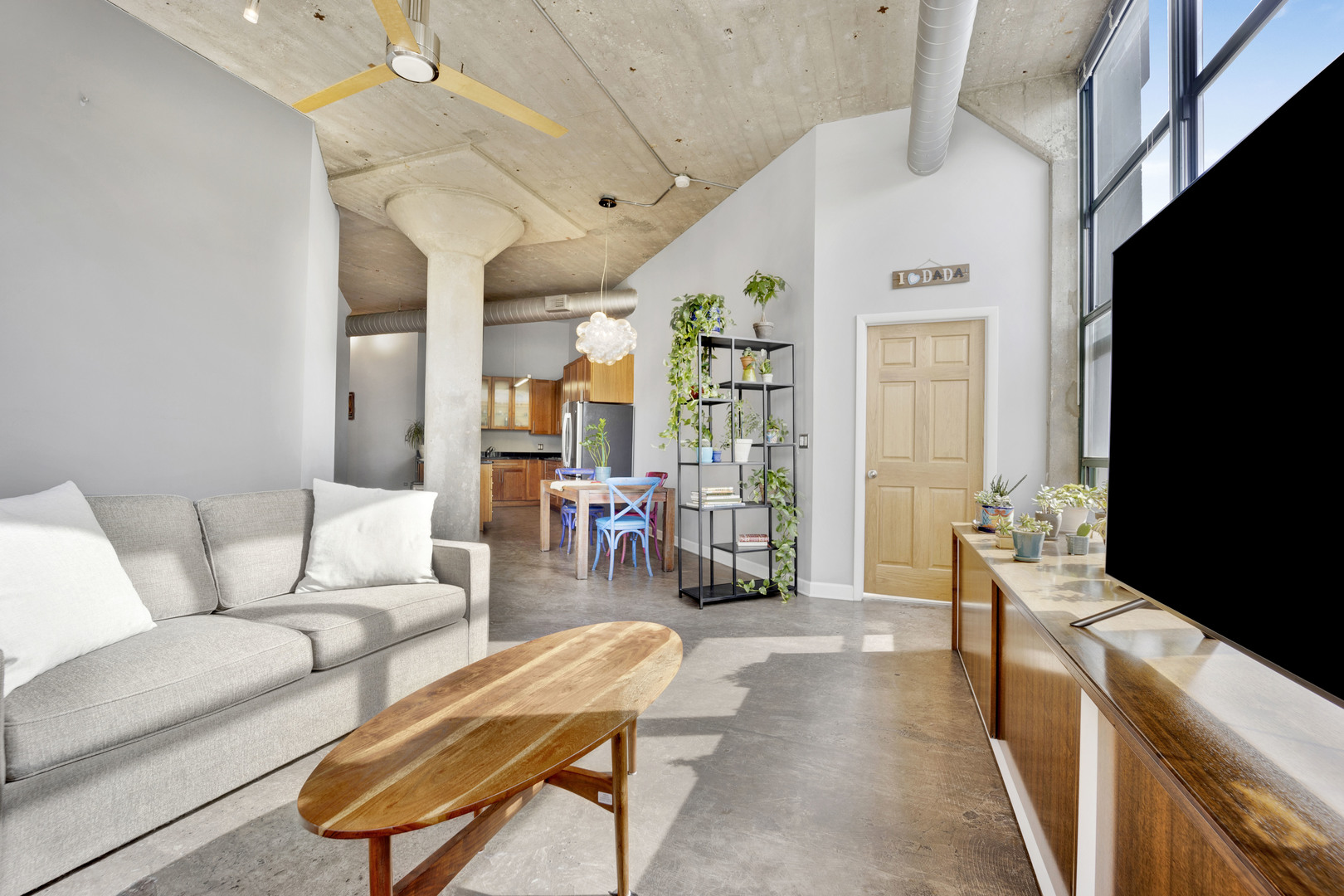 1800 W Roscoe Street Unit: 319