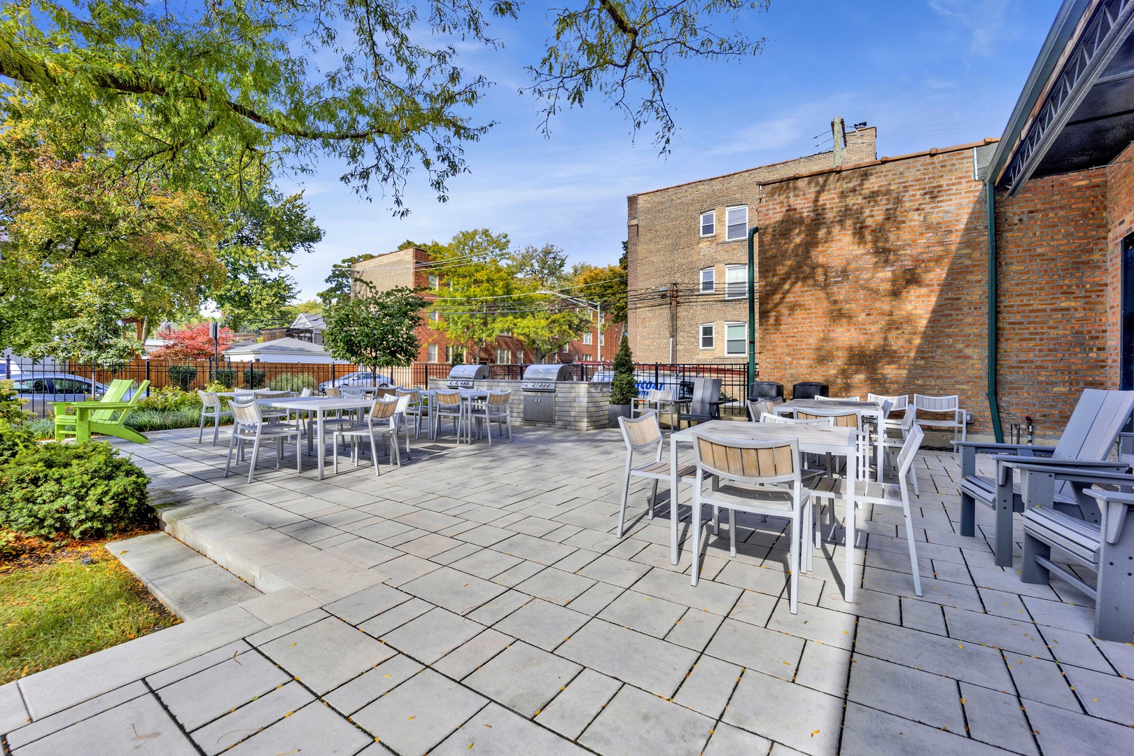 1800 W Roscoe Street Unit: 319