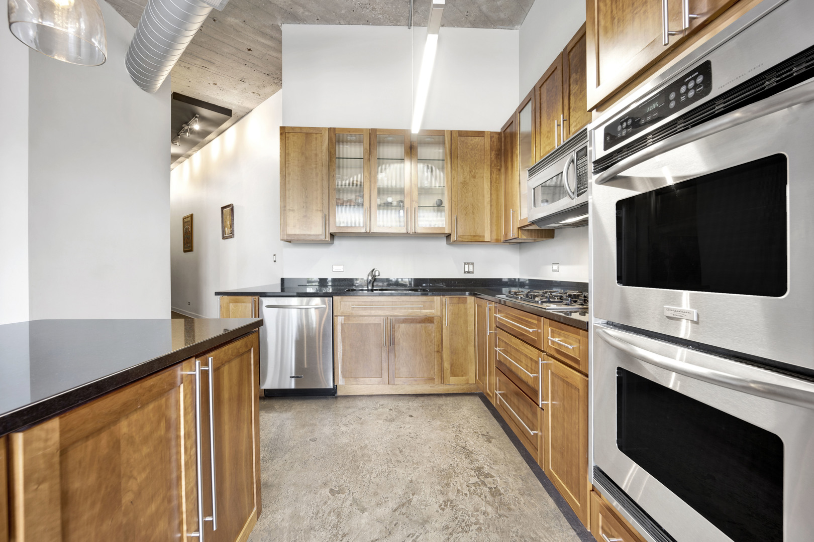 1800 W Roscoe Street Unit: 319