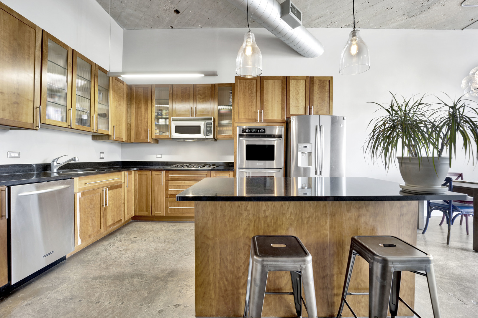 1800 W Roscoe Street Unit: 319