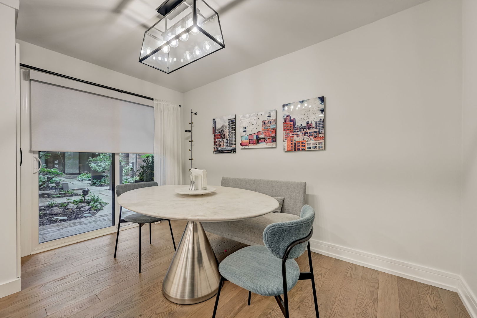 434 W Briar Place Unit: 1
