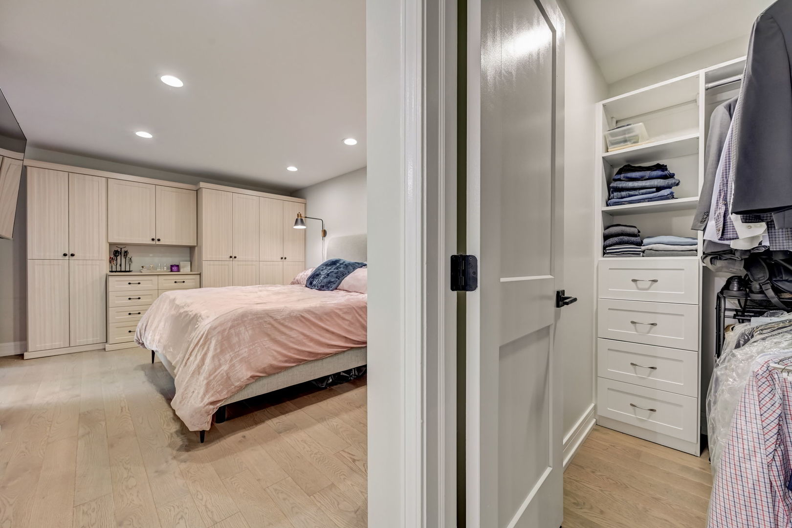 434 W Briar Place Unit: 1