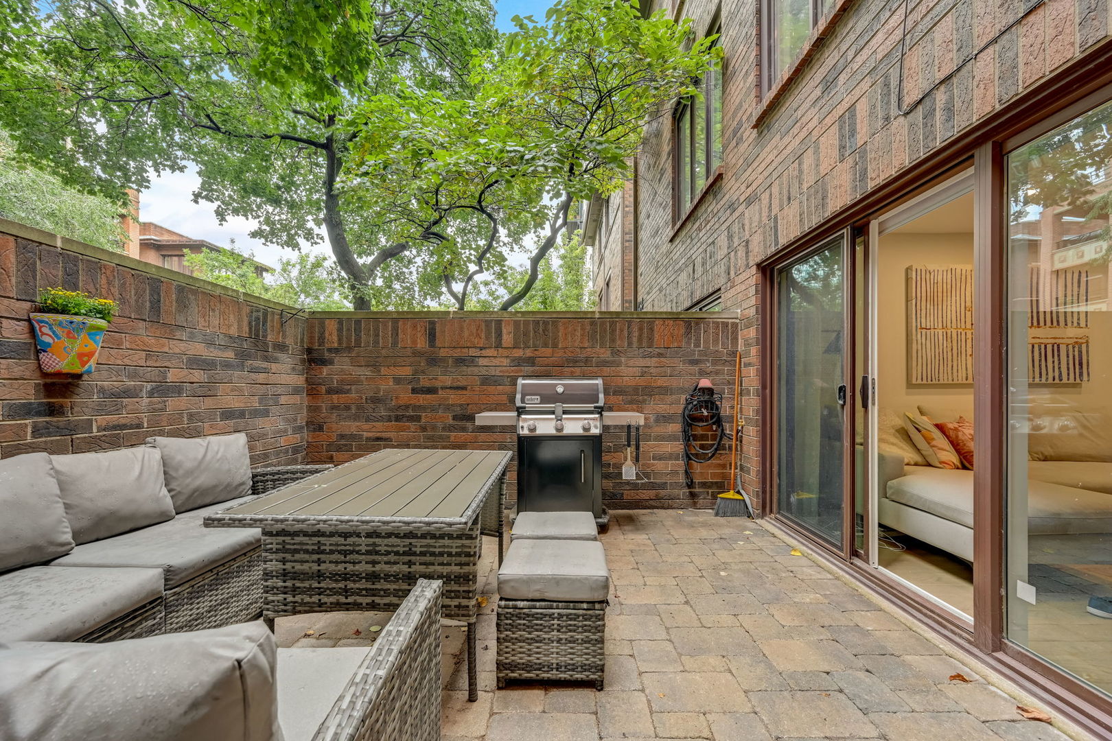 434 W Briar Place Unit: 1