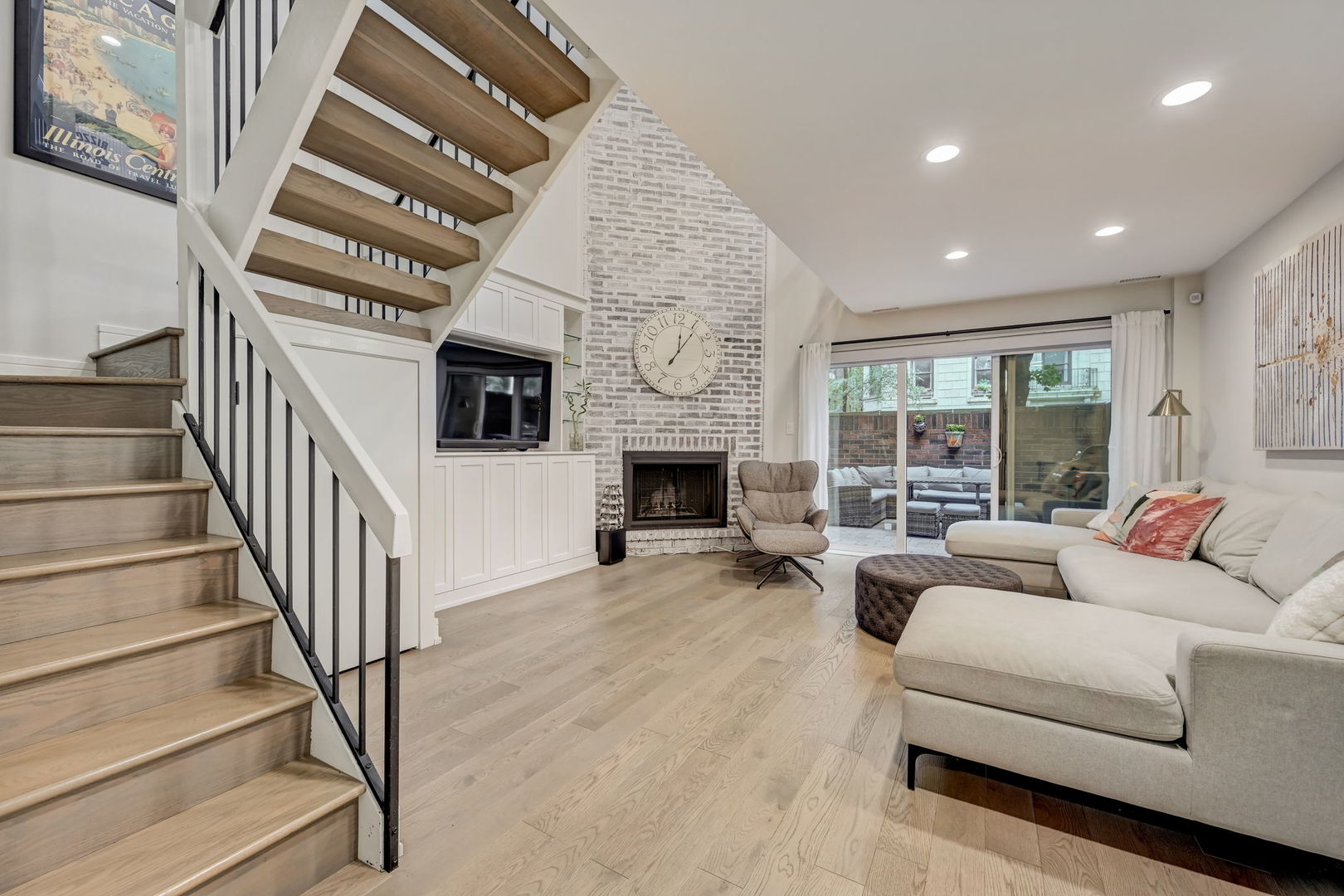 434 W Briar Place Unit: 1