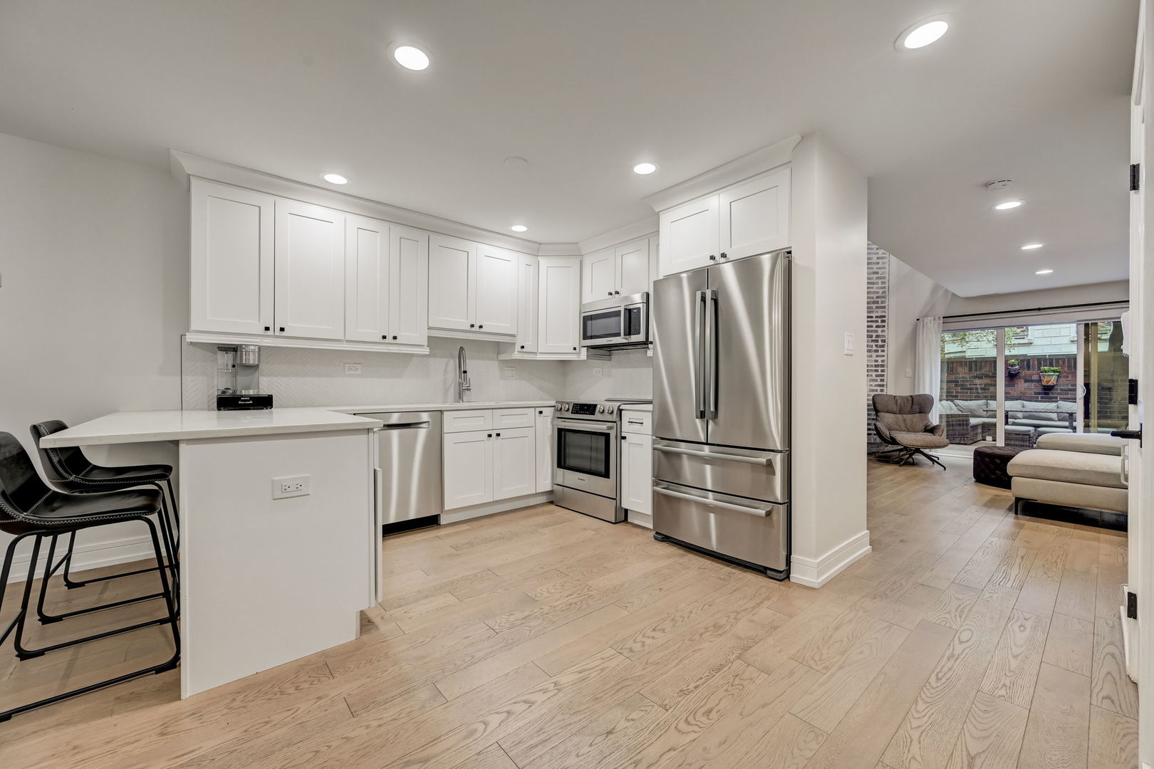 434 W Briar Place Unit: 1