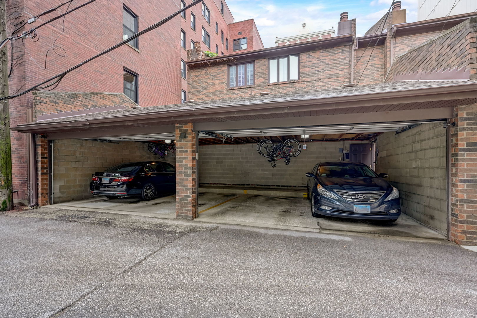 434 W Briar Place Unit: 1