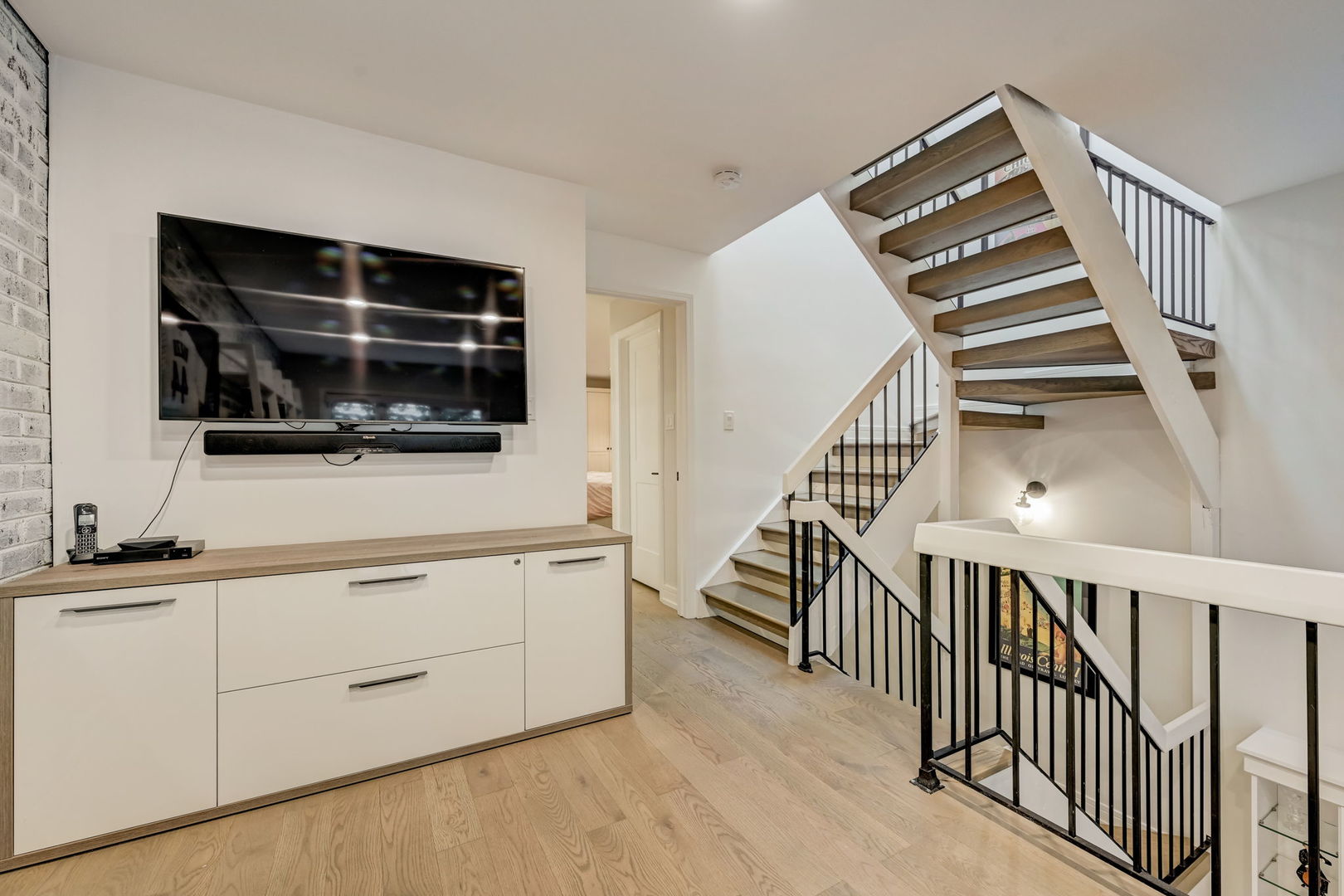 434 W Briar Place Unit: 1
