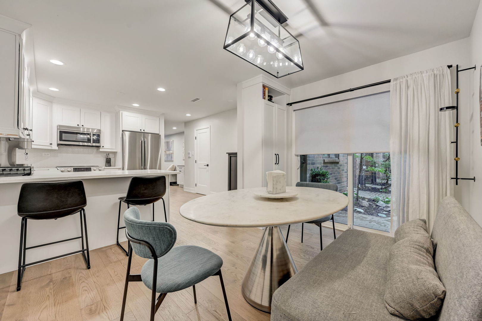 434 W Briar Place Unit: 1