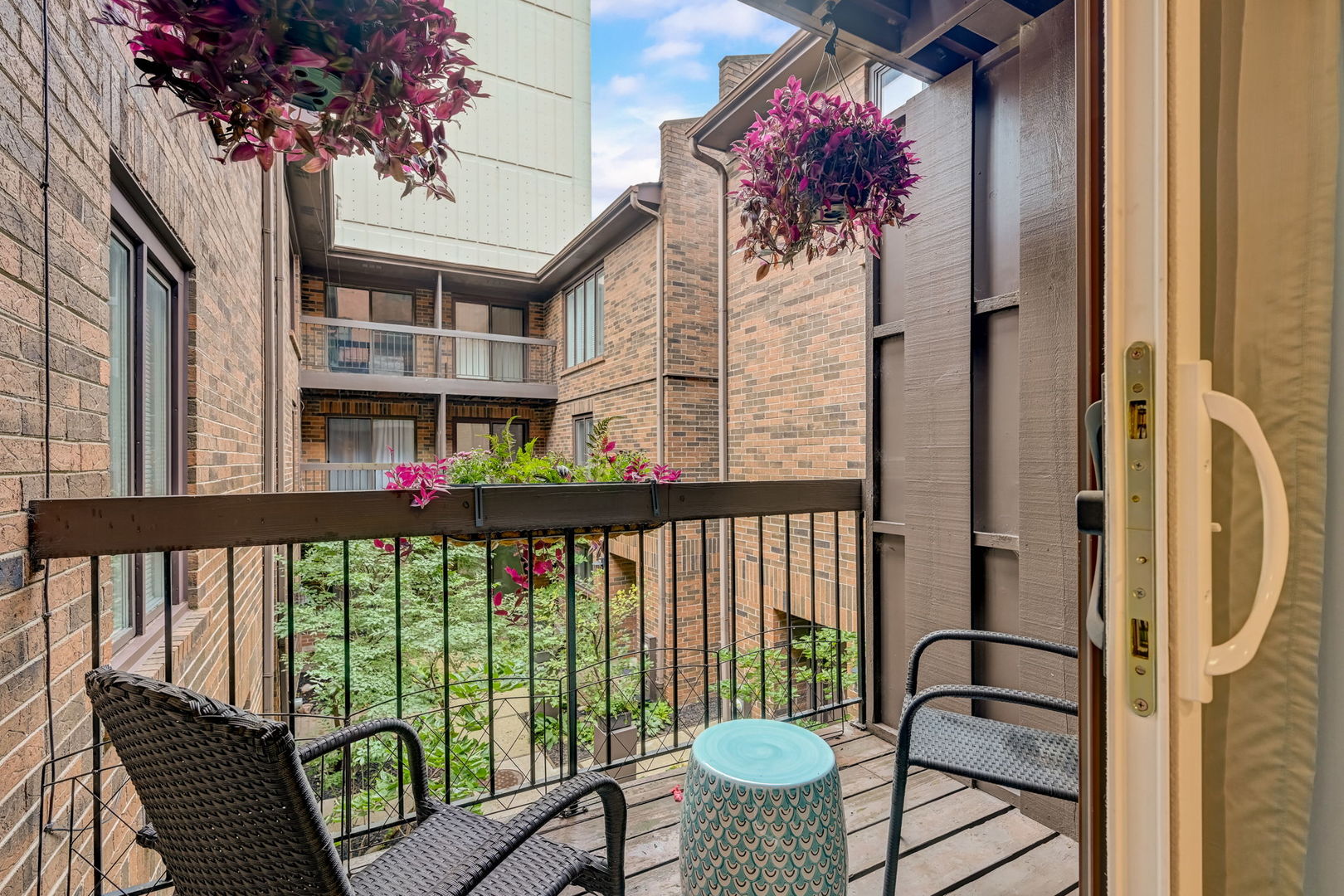 434 W Briar Place Unit: 1