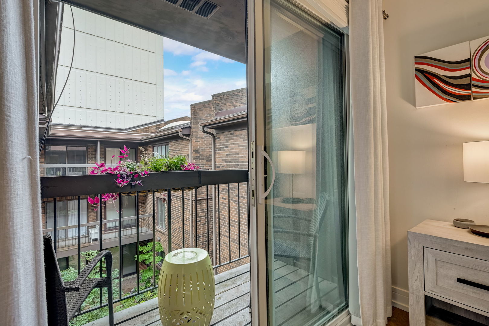 434 W Briar Place Unit: 1
