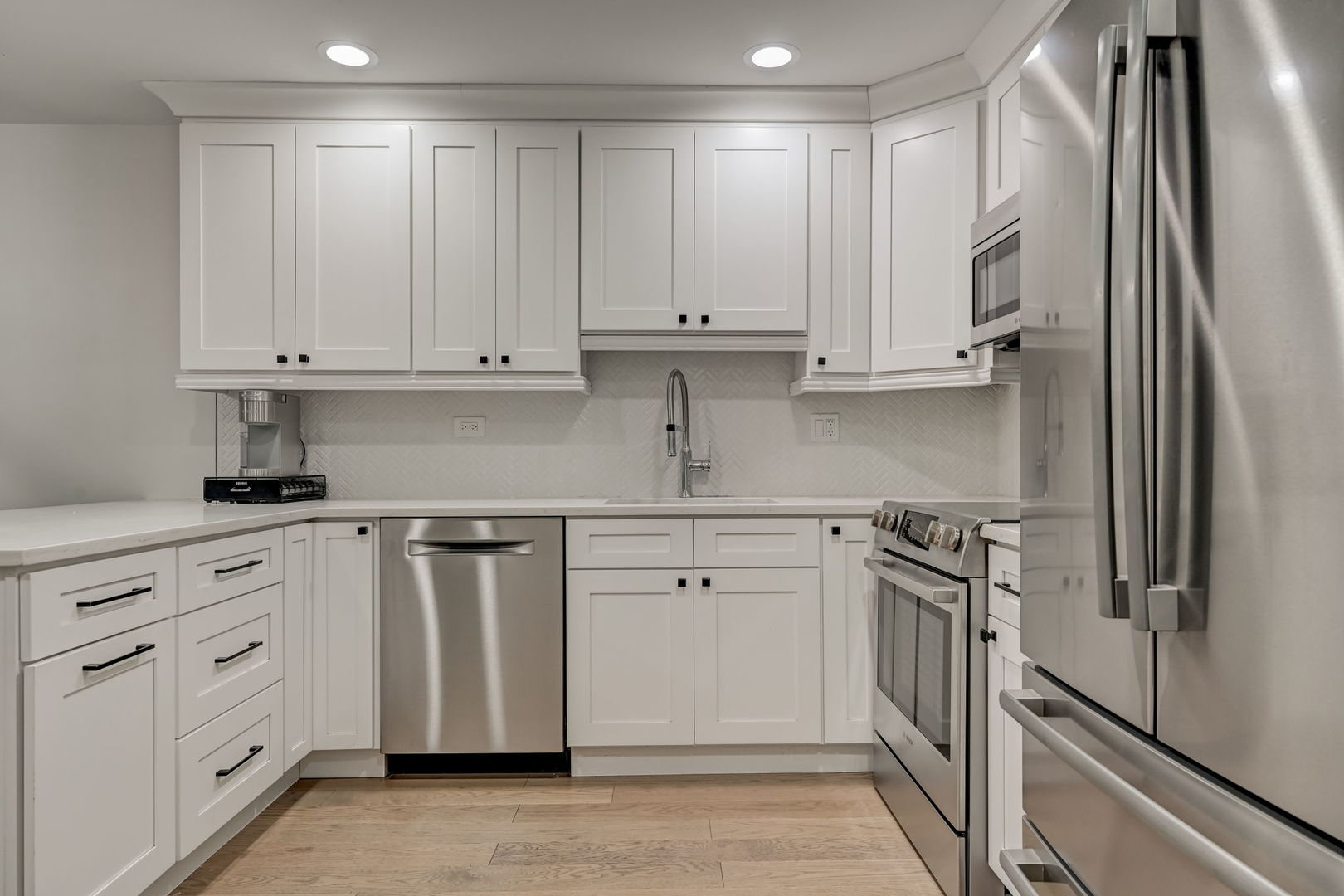 434 W Briar Place Unit: 1