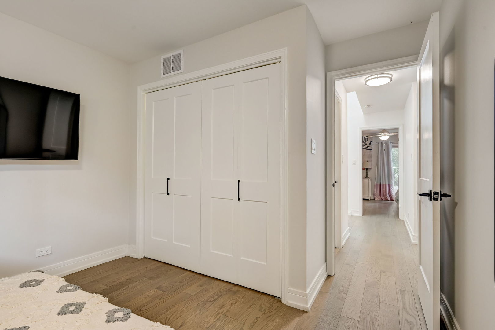 434 W Briar Place Unit: 1