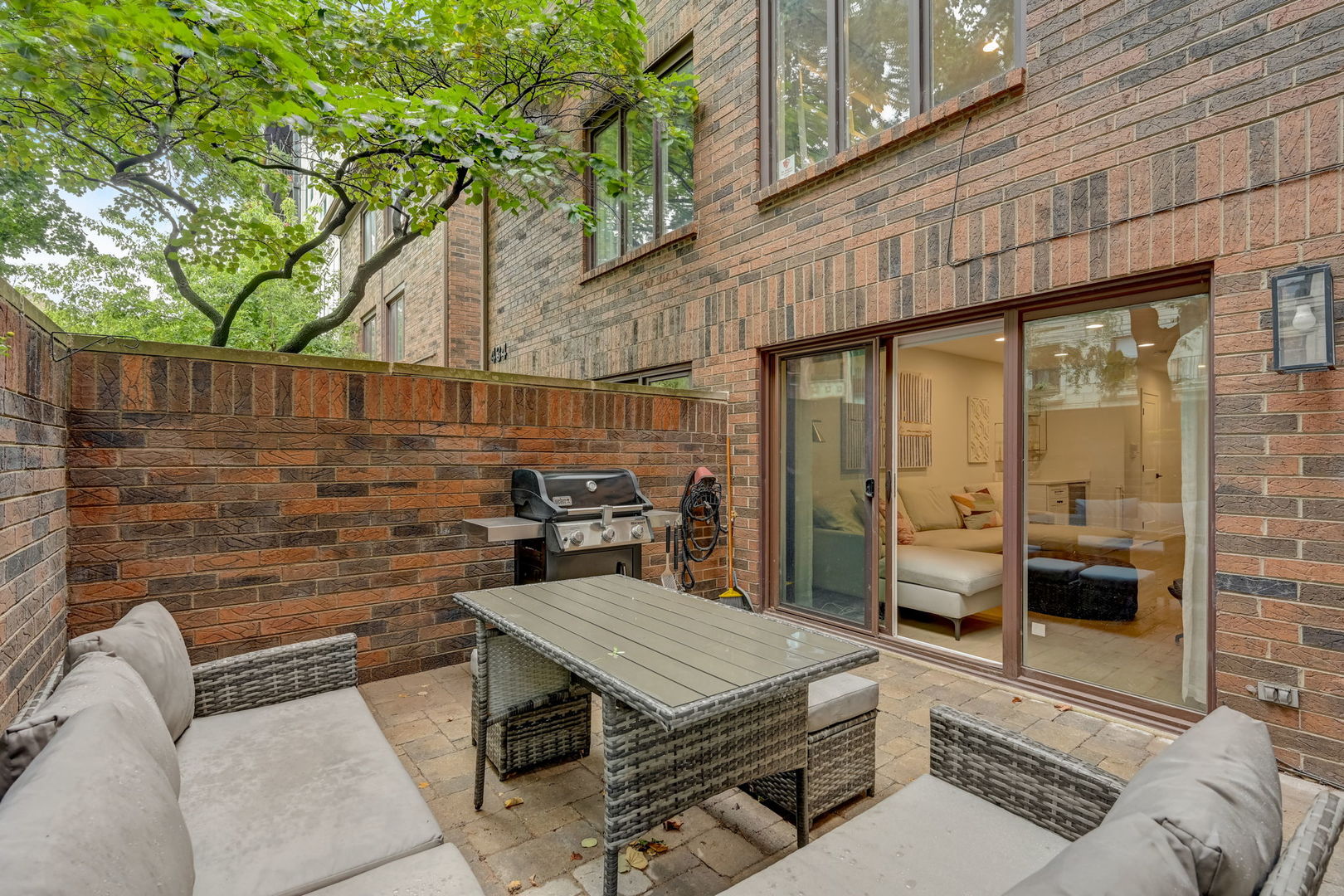 434 W Briar Place Unit: 1