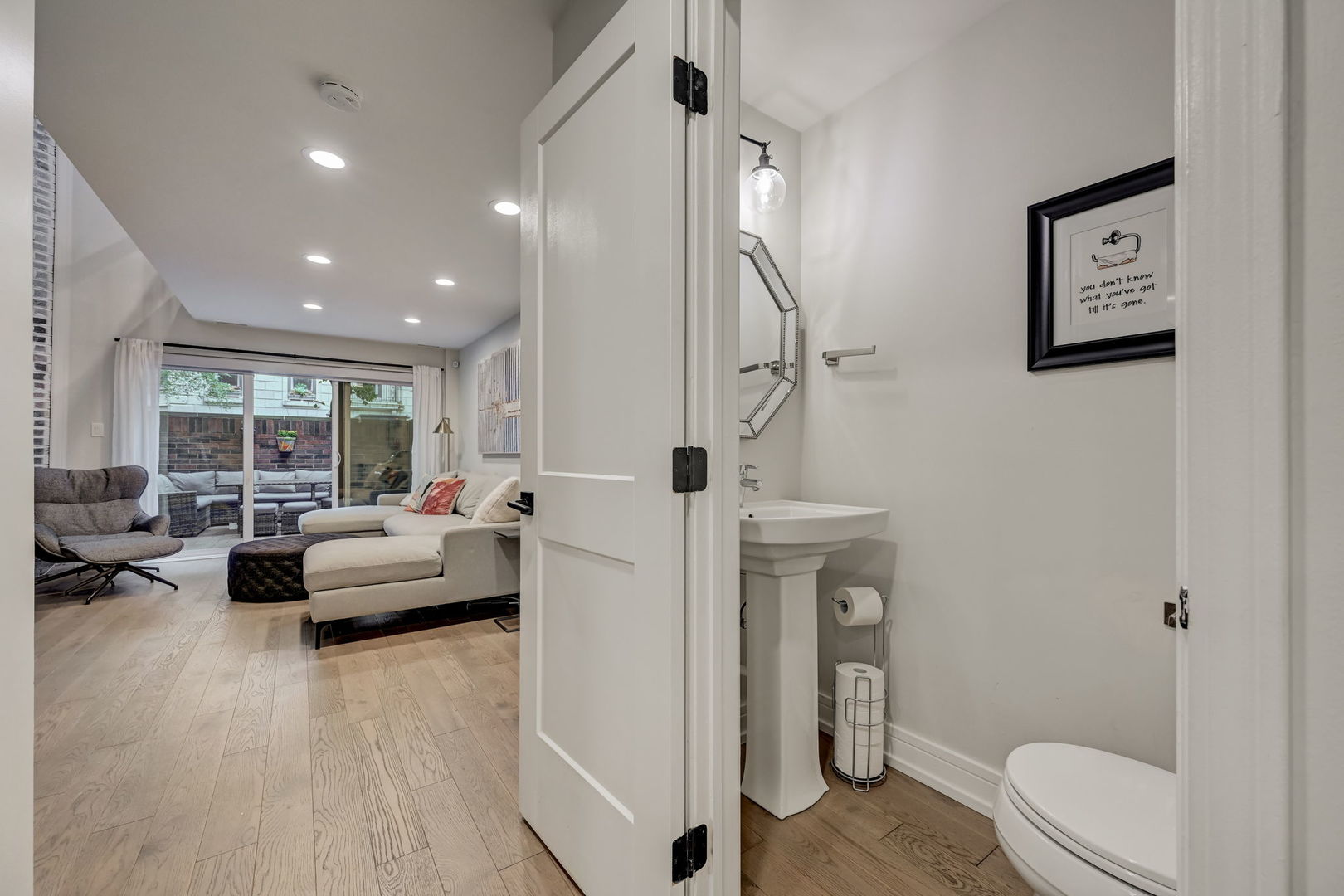 434 W Briar Place Unit: 1