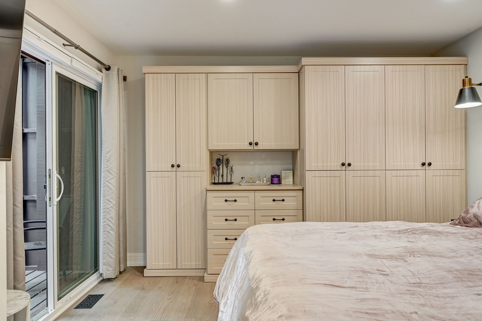434 W Briar Place Unit: 1