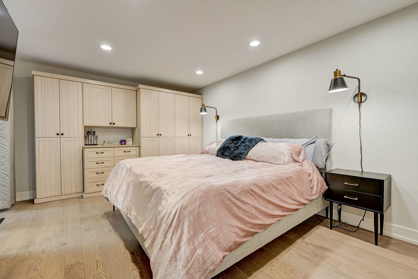434 W Briar Place Unit: 1