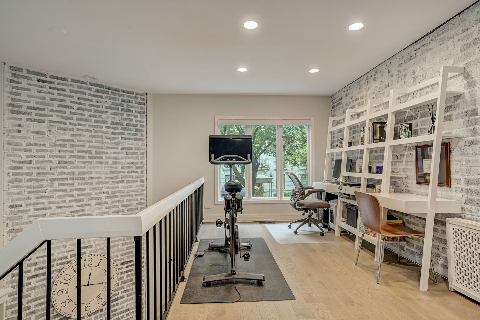 434 W Briar Place Unit: 1