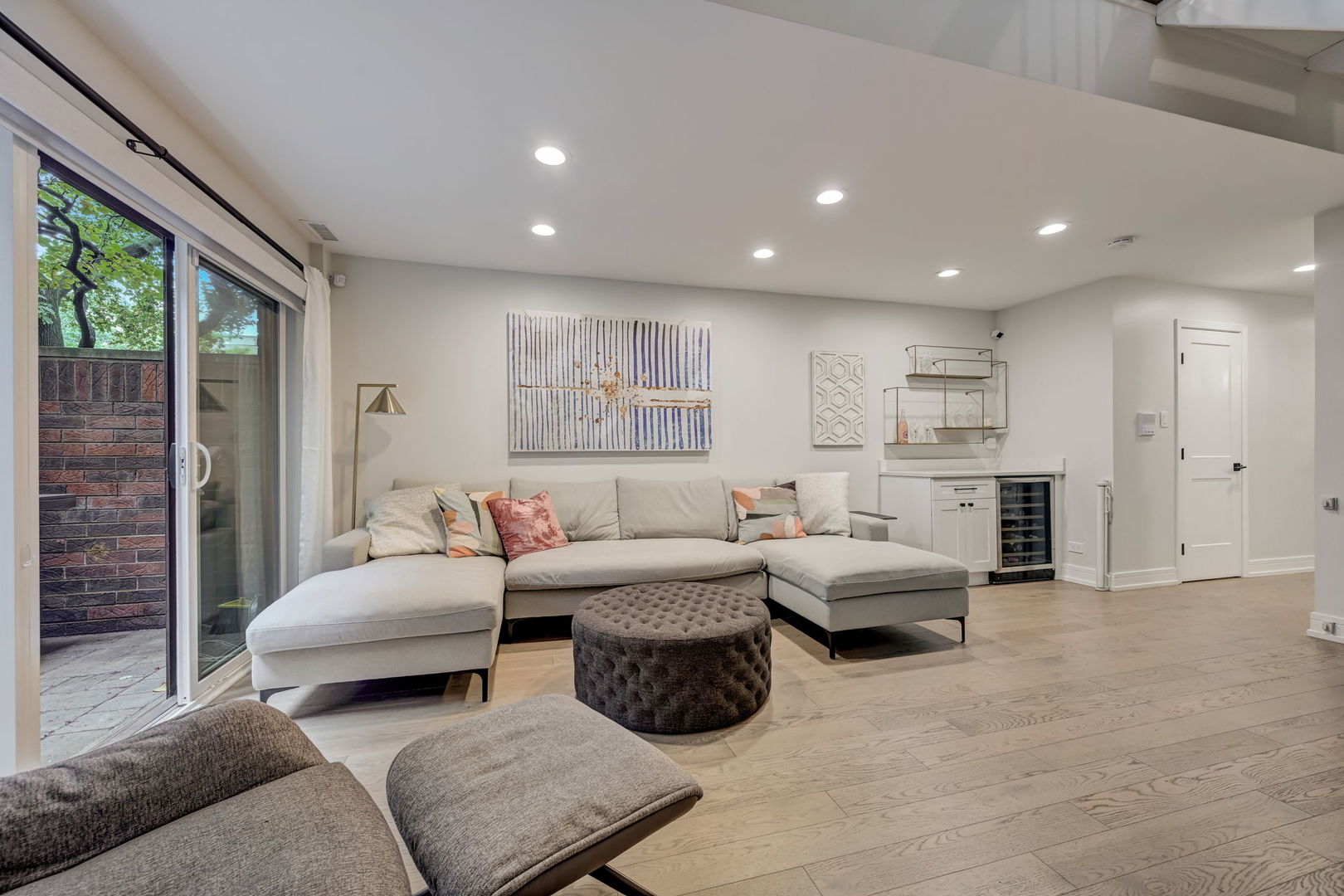 434 W Briar Place Unit: 1