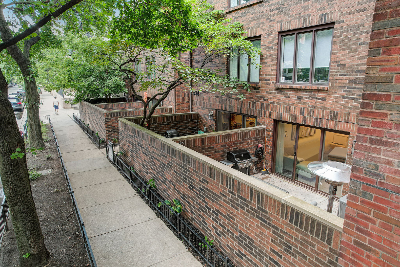 434 W Briar Place Unit: 1