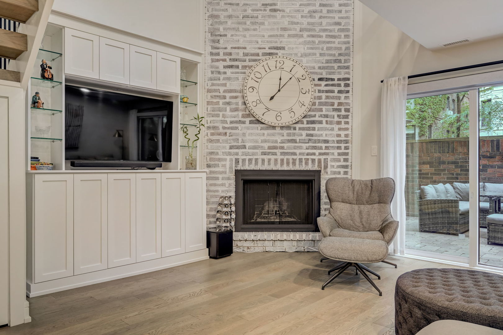 434 W Briar Place Unit: 1