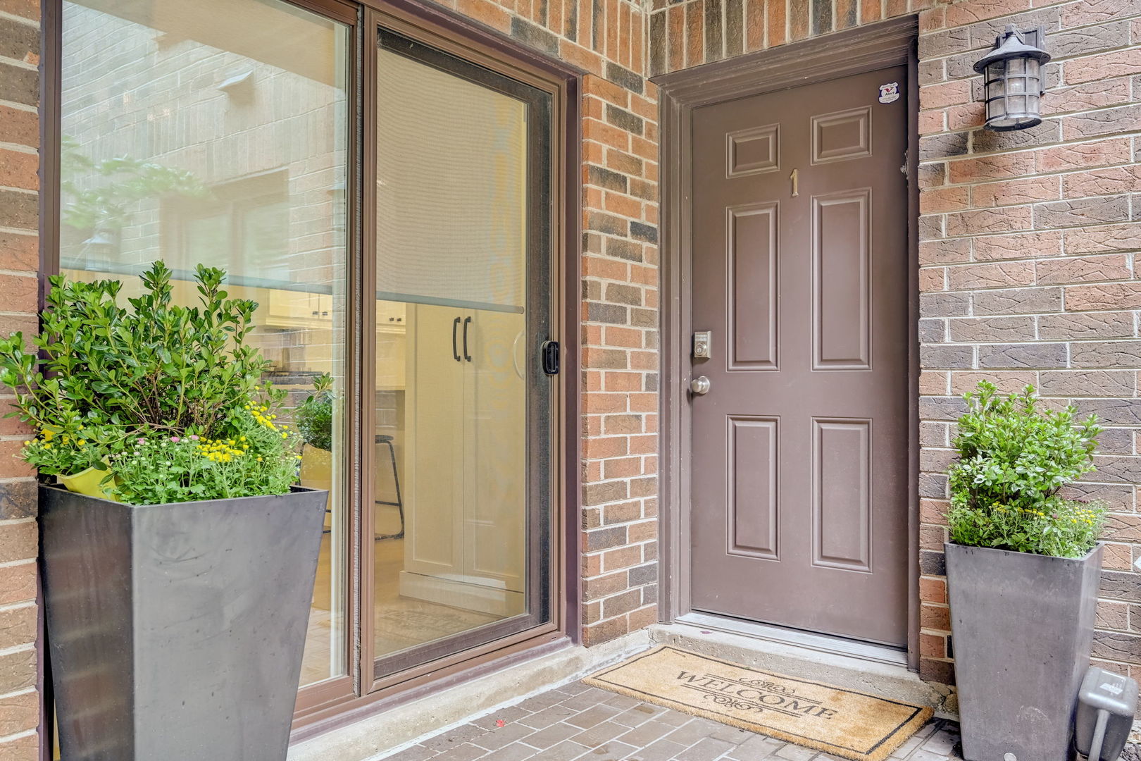 434 W Briar Place Unit: 1