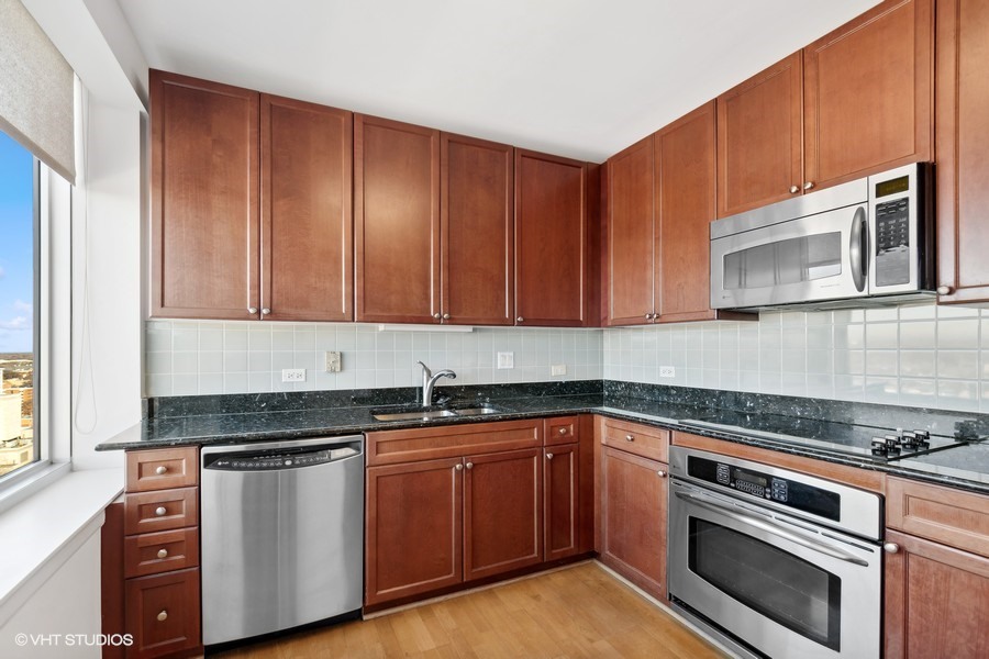 807 DAVIS Street Unit: 2012