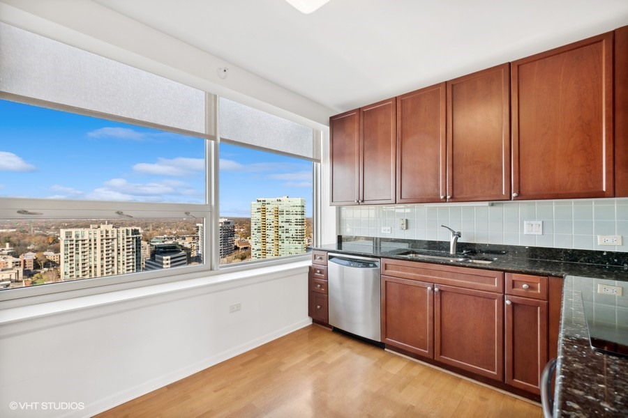 807 DAVIS Street Unit: 2012