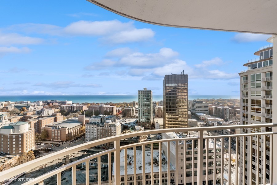 807 DAVIS Street Unit: 2012