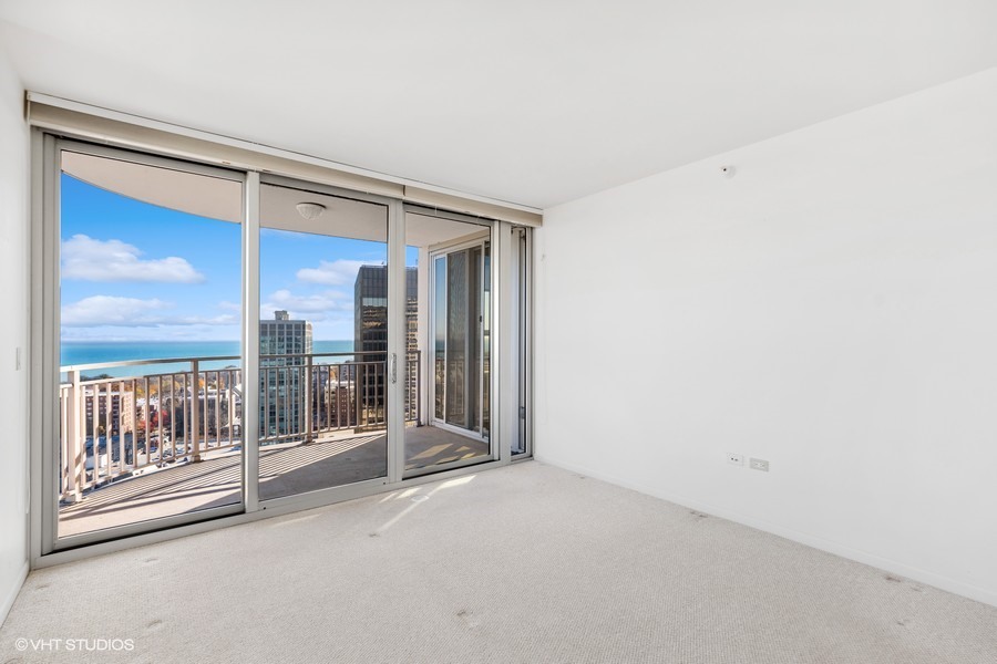 807 DAVIS Street Unit: 2012