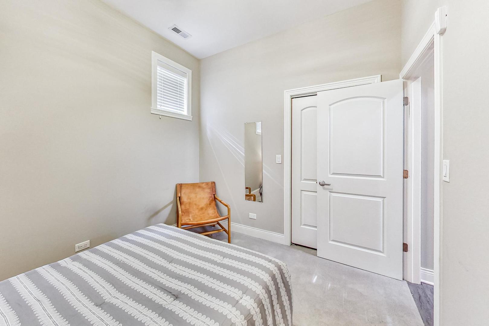 1911 W Crystal Street Unit: 1