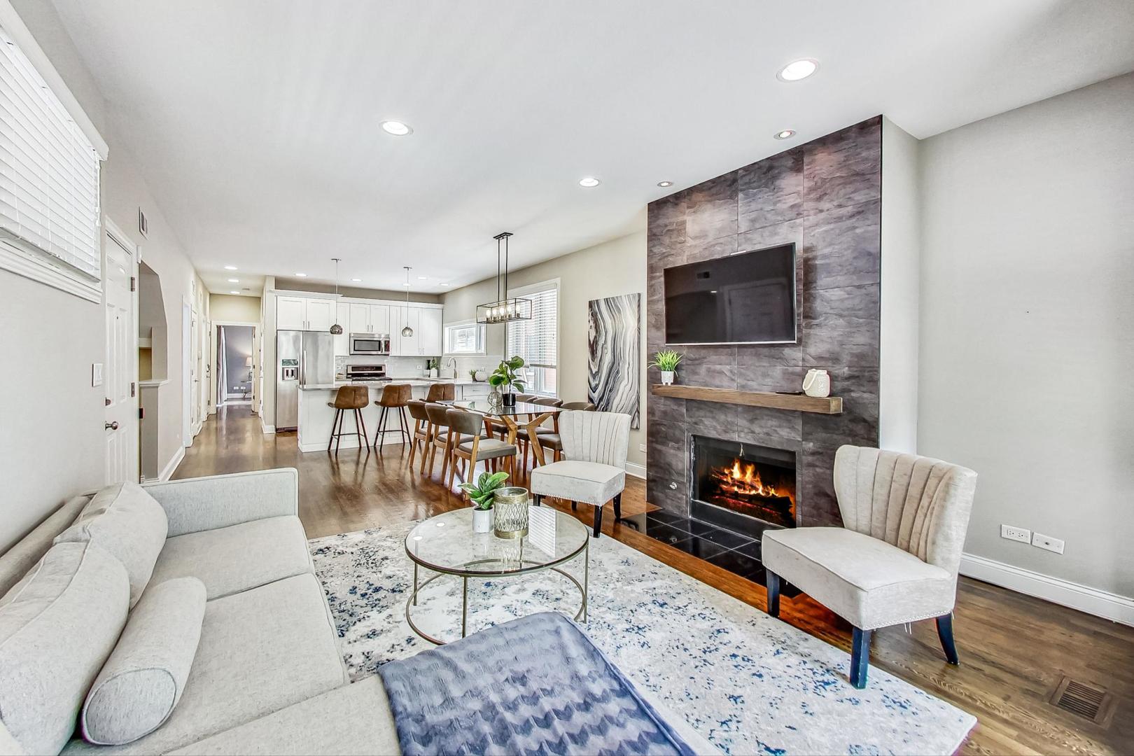 1911 W Crystal Street Unit: 1