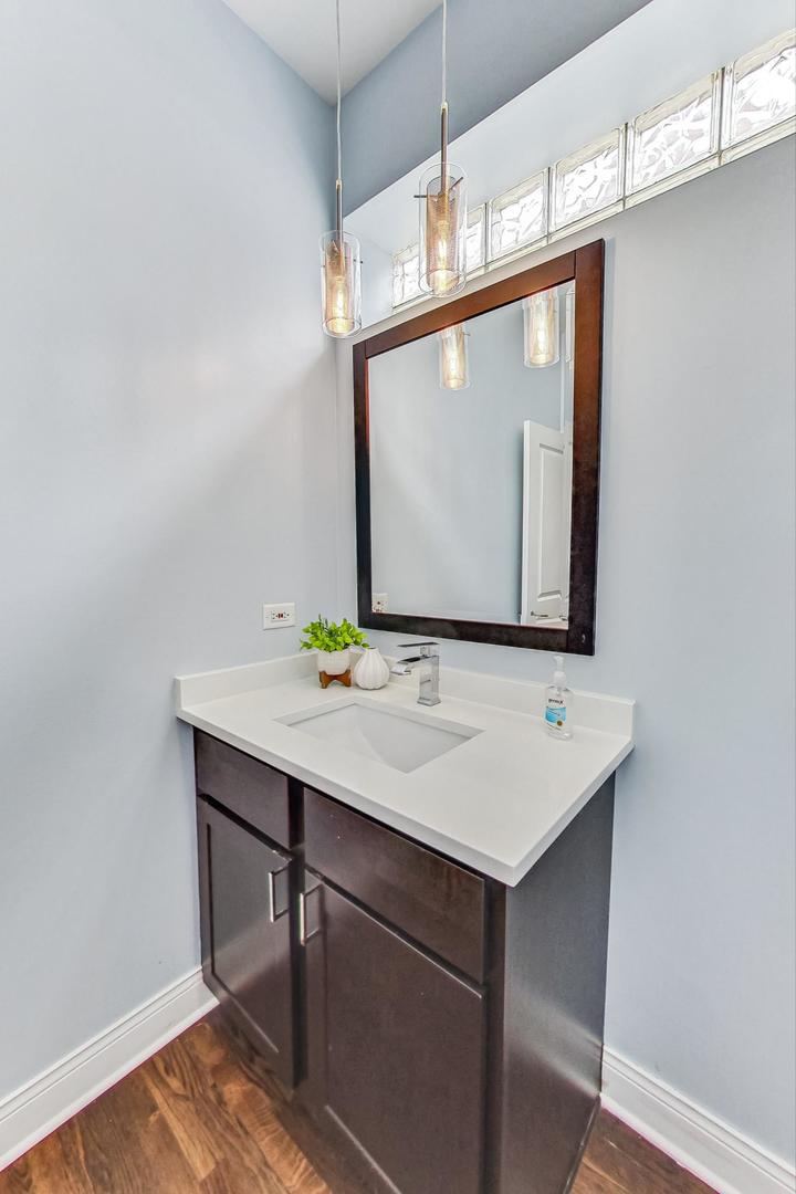 1911 W Crystal Street Unit: 1