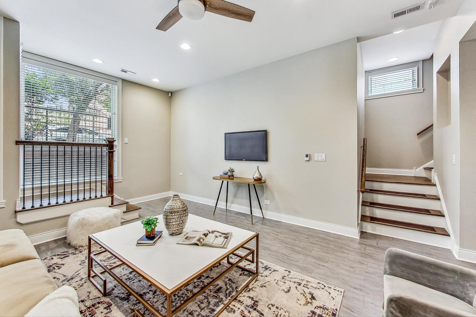 1911 W Crystal Street Unit: 1