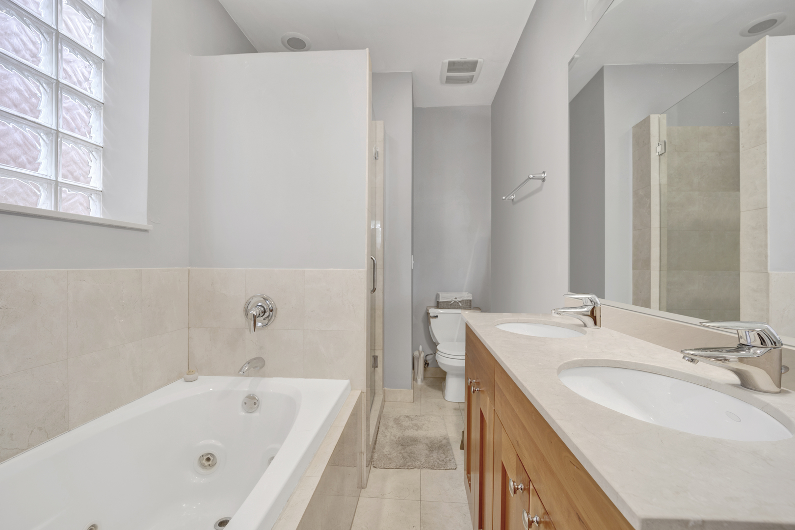 2202 W Huron Street Unit: 2