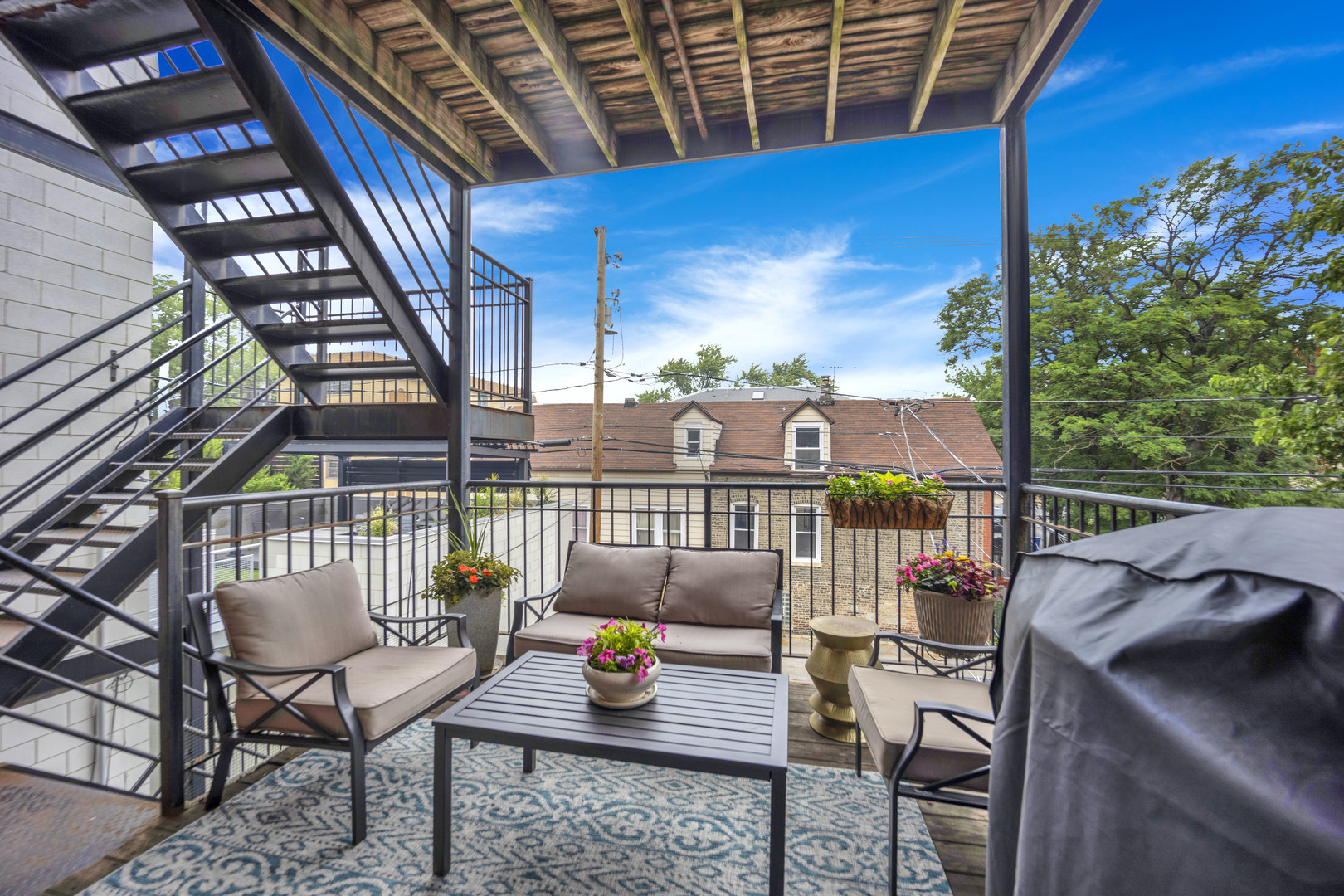 2202 W Huron Street Unit: 2