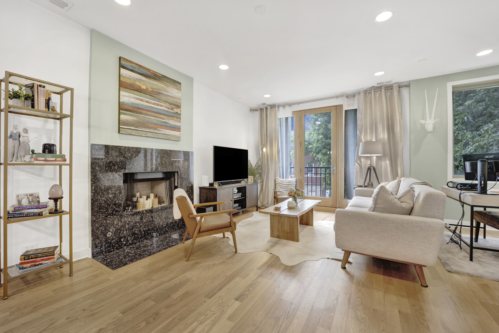 2202 W Huron Street Unit: 2