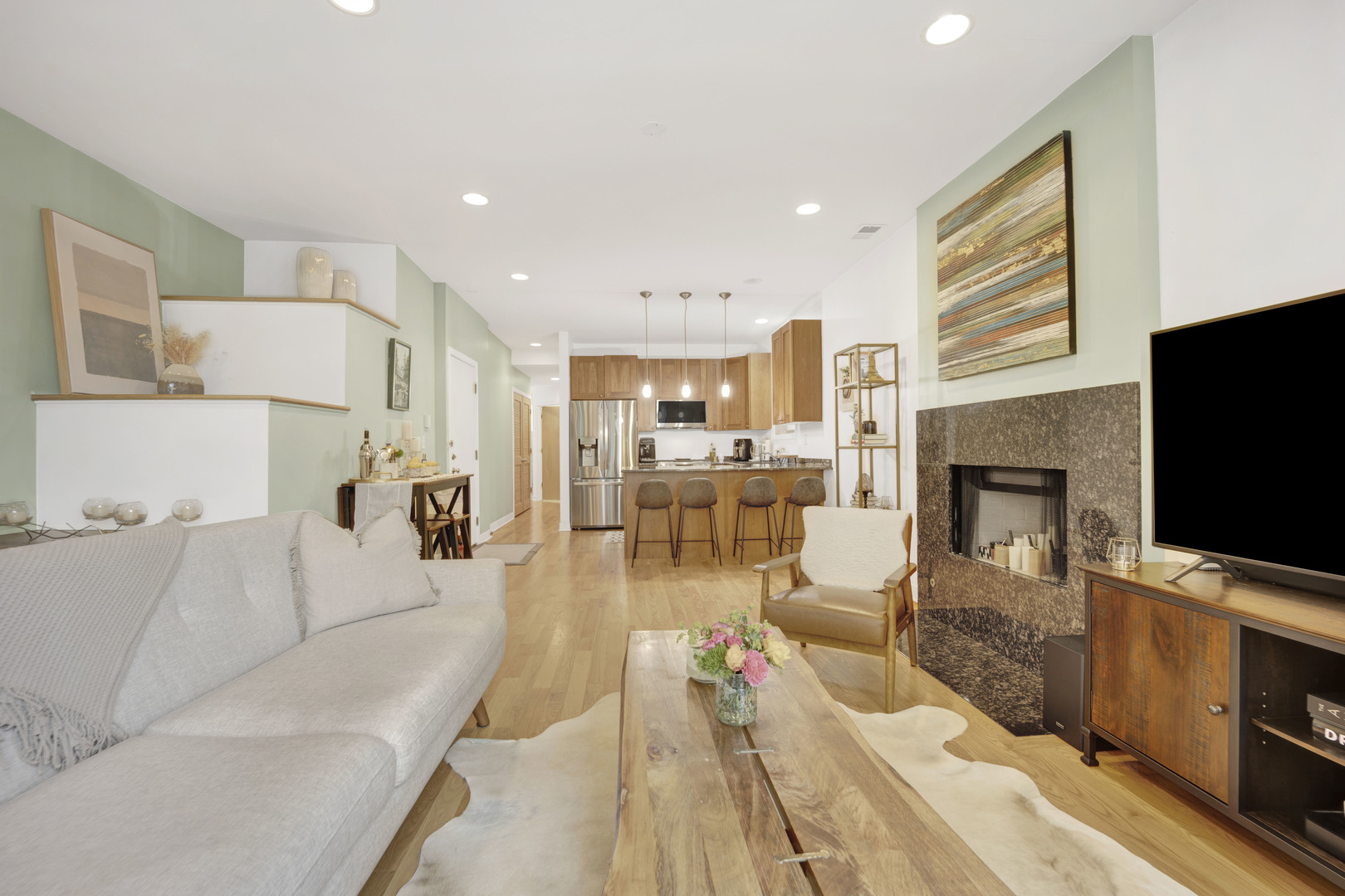 2202 W Huron Street Unit: 2