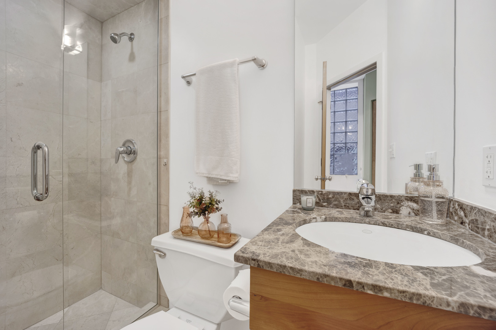 2202 W Huron Street Unit: 2