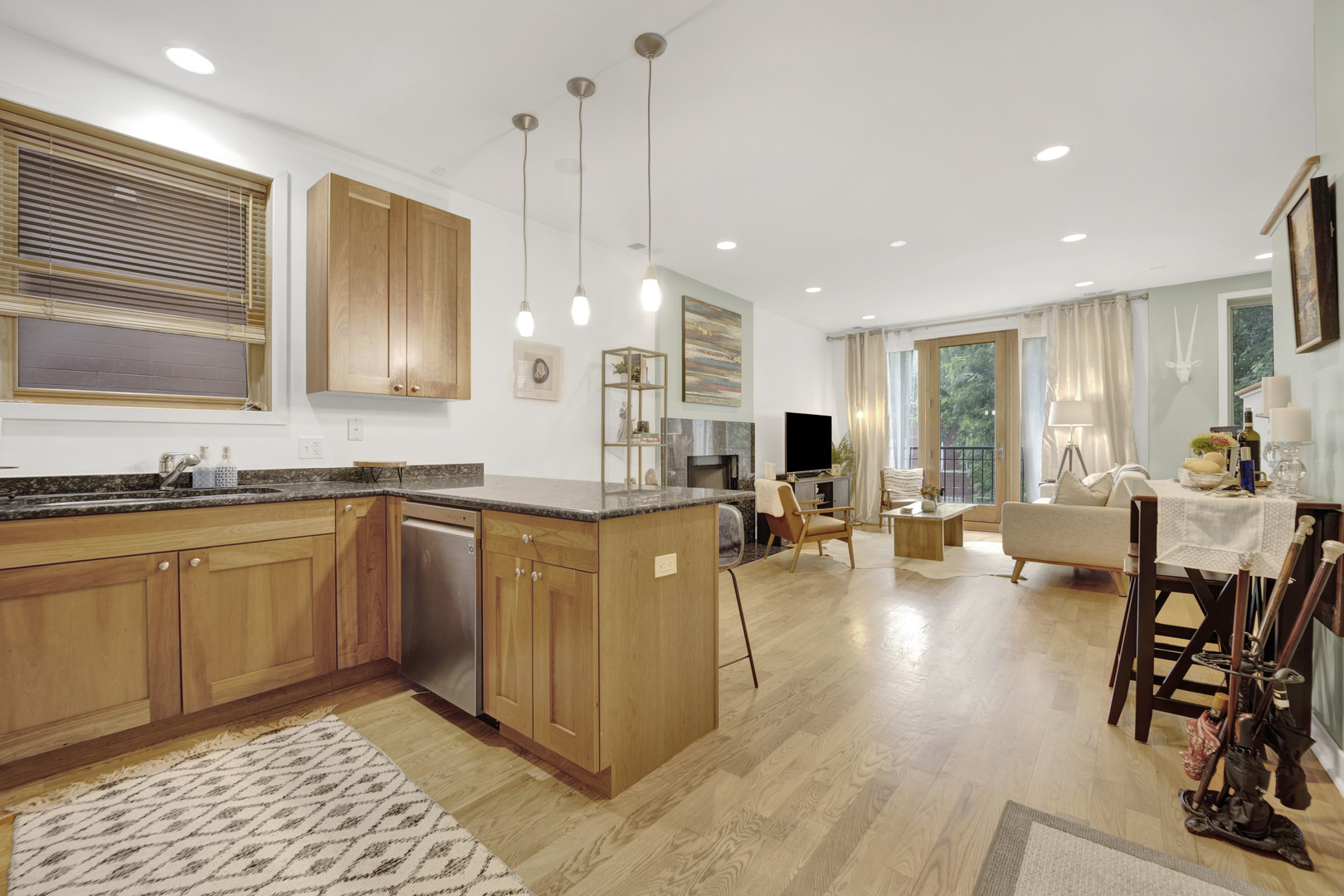 2202 W Huron Street Unit: 2
