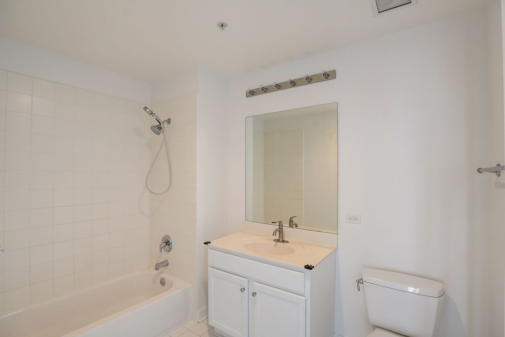 100 E 14th Street Unit: 1105