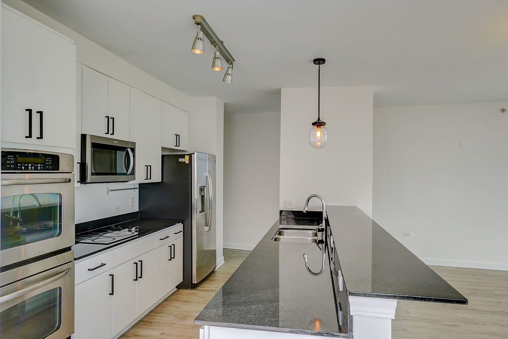 100 E 14th Street Unit: 1105