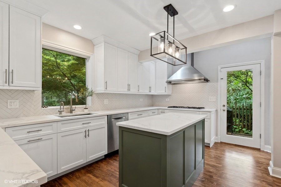 1373 Ashland Lane