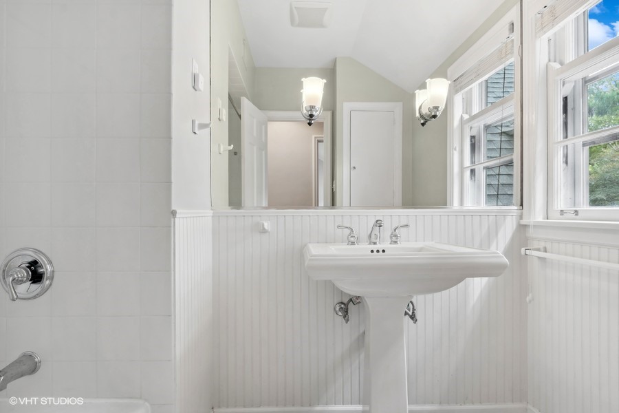 1373 Ashland Lane